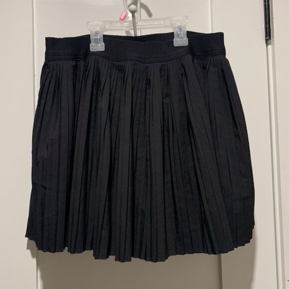 Old Navy extra high-waisted micro-pleat skort (size L) - Picture 3 of 4